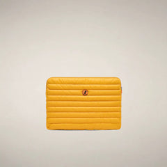 beak yellow