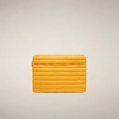 beak yellow